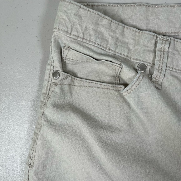 3 pair women’s shorts. All size 12 ,  Bandolino, Banana Republic, Seven 7 - Picture 5 of 14